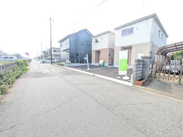 我孫子市湖北台　第25　新築戸建て　１号棟の前面道路含む現地写真|写真だけでは伝わらない快適さを、ぜひ現地で体感しませんか？
即日見学可能です！平日のご案内も可能です♪
お気軽にお問合せまたはお電話ください！
0297-86-8370まで【リアライズ不動産】