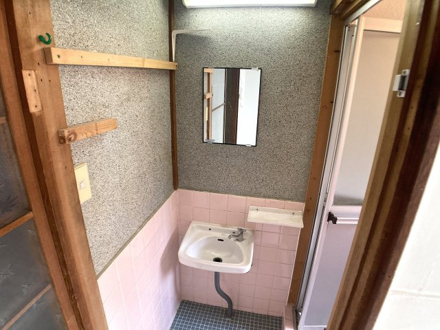 BLAN CUBE西山の洗面所|小さな洗面台も完備してます