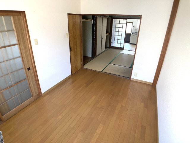 BLAN CUBE西山の内装|洋室のフローリング、綺麗にしています