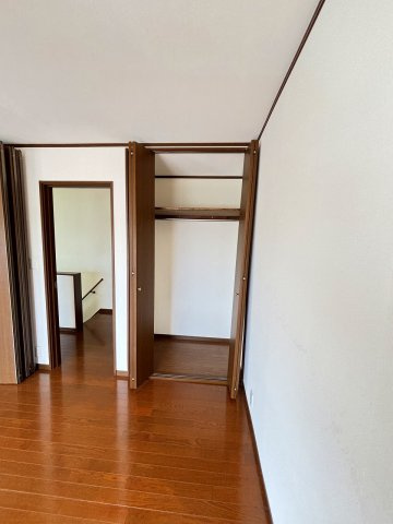 ☆真ん中洋室のクローゼット☆