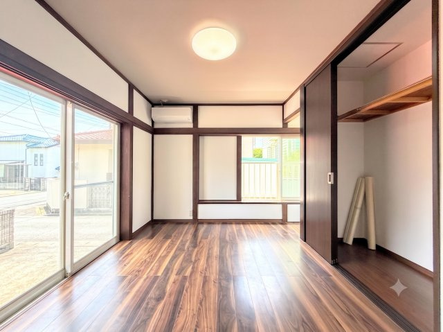 栄区本郷台3丁目　中古戸建て　第2の洋室|◆柔らかい陽光が差し込む明るいお部屋を演出する設計。彩光の取れる窓が気持ちの良いお部屋を創り上げます。