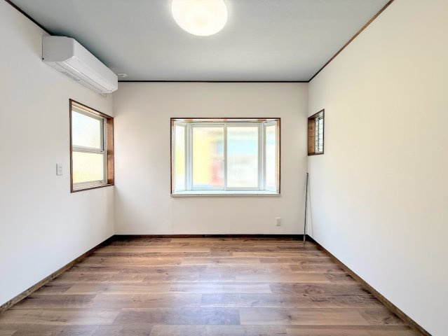 栄区本郷台3丁目　中古戸建て　第2の洋室|◆気持ちの良い風が室内へ入り込む居室。家具を配置しても広々ご利用いただけます！！