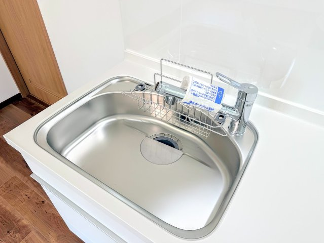 栄区本郷台3丁目　中古戸建て　第2のキッチン|◆広々したキッチンシンク。洗い物が多い時にも快適にご利用いただけます。