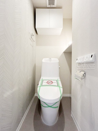【トイレ】 | ライオンズプラザ新板橋 | 温水洗浄便座付き　トイレはもともと個人の領域である自宅の中でも、最もプライベートな空間です。だからこそ、ほしい「落ち着き」がここにあります。～即日のご見学可能～　お問合せはお気軽にどうぞ。