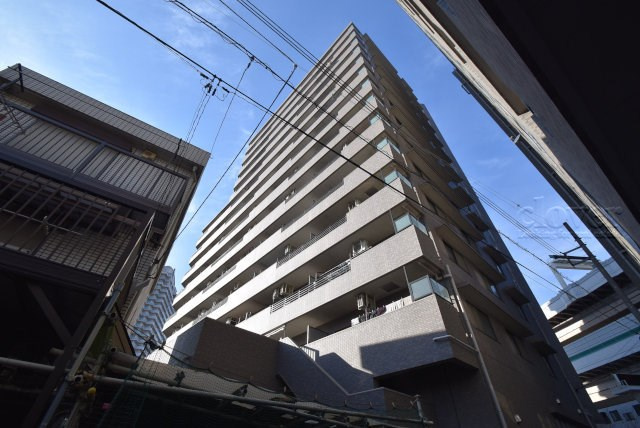 【現況写真】 | ライオンズプラザ新板橋 | 前面道路と外観の様子です。～即日のご見学可能～　お問合せはお気軽にどうぞ。

