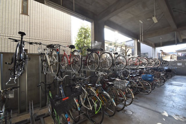 【駐輪場】 | ライオンズプラザ新板橋 | 自転車置き場。マンションの共用部にあたります。空きの有無や駐輪料金、各戸の台数制限などについては、改めてお問い合わせください。～即日のご見学可能～　お問合せはお気軽にどうぞ。
