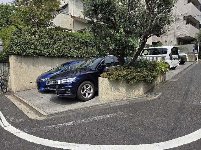 坂の上パークの駐車場
