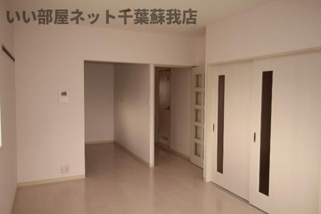 フルネスライズハチケンの居間・リビング|ゆったりとしたリビングです