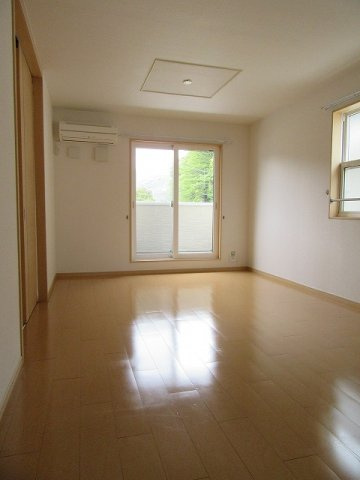 プロムナード瀬野Ｂの居間・リビング|ゆったりとした居間です