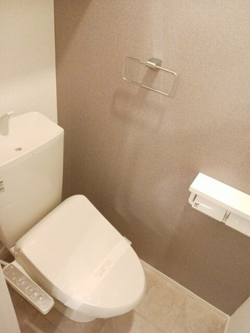 ガーデンハウス・Ｋのトイレ|落ち着いた色調のトイレです