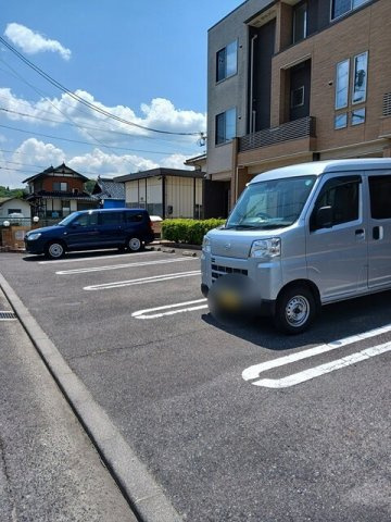 オルテンシアⅢの駐車場|駐車場に車を止められます