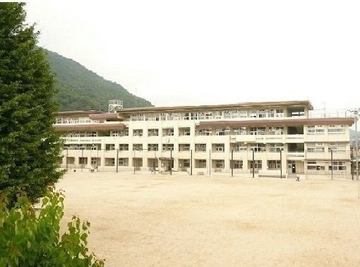 オルテンシアⅢの周辺|八木小学校まで260m