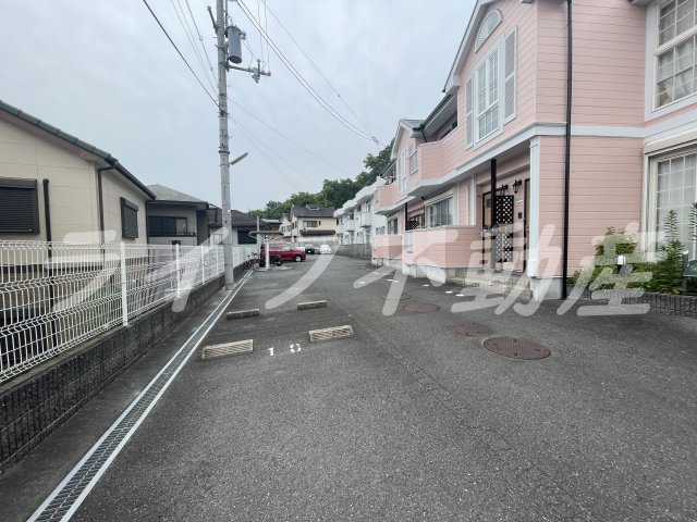 サンハイム西村Ⅱの駐車場|駐車場に車を止められます