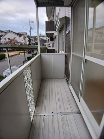 ひまわりＢのバルコニー|外からの目が気にならないバルコニーで洗濯物が干せます
