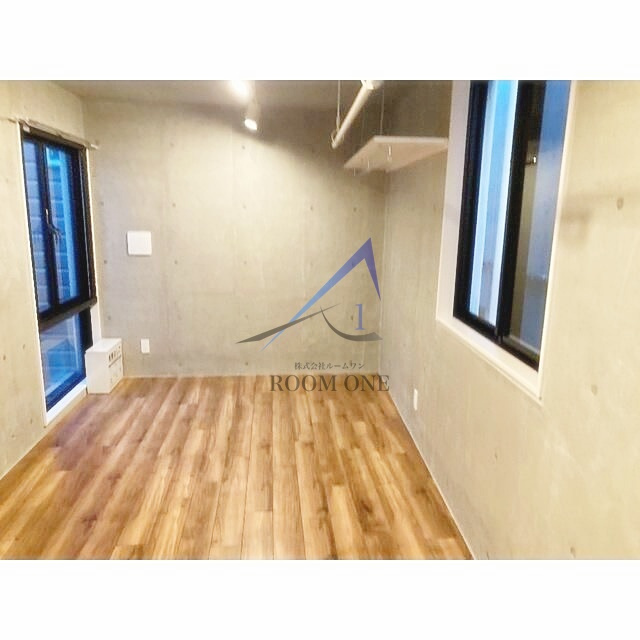 ＣＯＣＯＦＬＡＴ　ＴＡＢＡＴＡⅠの居間・リビング|洋室のお部屋です。
