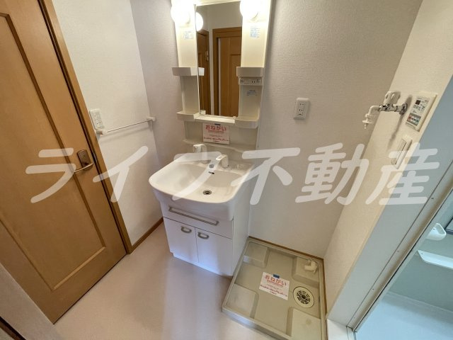 メゾングローブの洗面所|脱衣スペースもあります