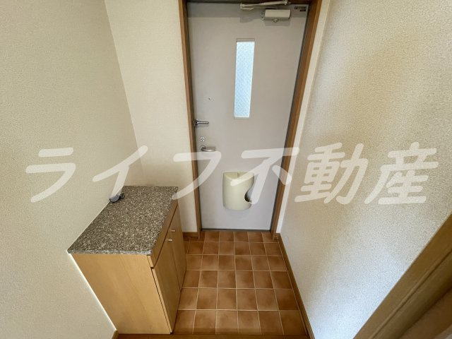 メゾングローブの玄関|収納もある玄関です