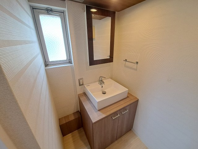 甲子園東行マンションの独立洗面台