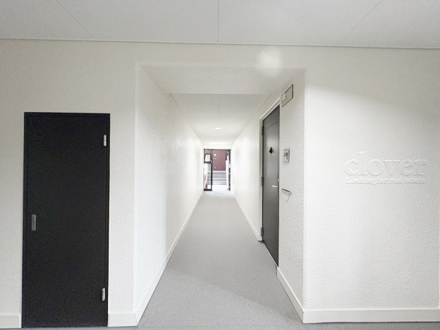 【その他共用部分】 | ライオンズプラザ新宿 | マンションの共用廊下です。きれいに清掃されています。周囲のお部屋の様子も、ぜひ伺ってみてください。～即日のご見学可能～　お問合せはお気軽にどうぞ。
