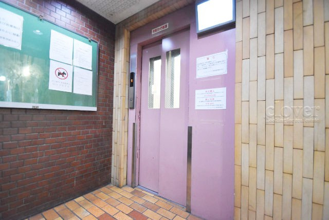 【設備】 | ライオンズプラザ新宿 | 無いと困ってしまう設備の筆頭がエレベーター。定期的なメンテナンスが必要な大型機械です。よく整備されていることをご確認ください。～即日のご見学可能～　お問合せはお気軽にどうぞ。
