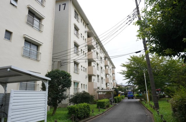 草加旭町団地17号棟