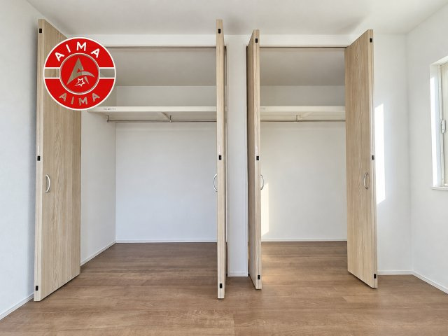 福岡市南区皿山3丁目第3-4棟（1号棟）の内観：施工例|洋服や大きな荷物が多い方や人数の多いご家族などは、一般的なクローゼットよりもウォークインクローゼットのほうが使い勝手が良いです。