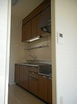 フェリエ藤が丘のキッチン|上下に収納があり使いやすいキッチンスペース