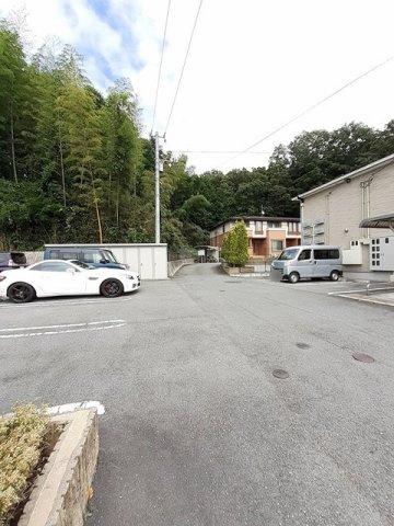 フラット　ヒルズ　Ⅱの駐車場|駐車場に車を止められます