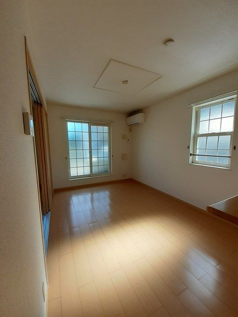 青梅市梅郷４丁目のアパートの居間・リビング