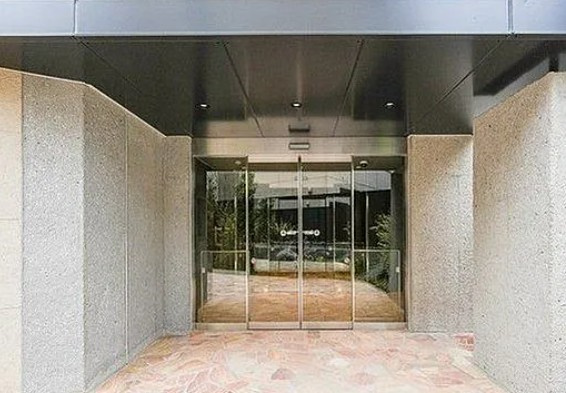 コンフォリア・リヴ文京護国寺のエントランス