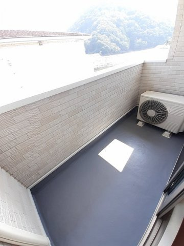 リバーサイド真倉　Ｂのバルコニー|開放的で明るい空間を演出してくれるバルコニーです