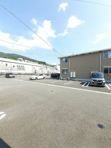 リバーサイド真倉　Ｂの駐車場|駐車場に車を止められます
