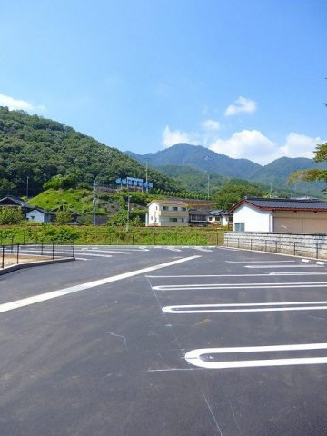 フィオーレ　ドムスＡの駐車場|駐車場に車を止められます