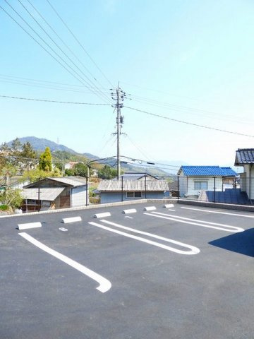 サニーレジデンスの駐車場|カースペースがあります