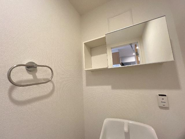フィオーレのトイレ|ミラーキャビネット