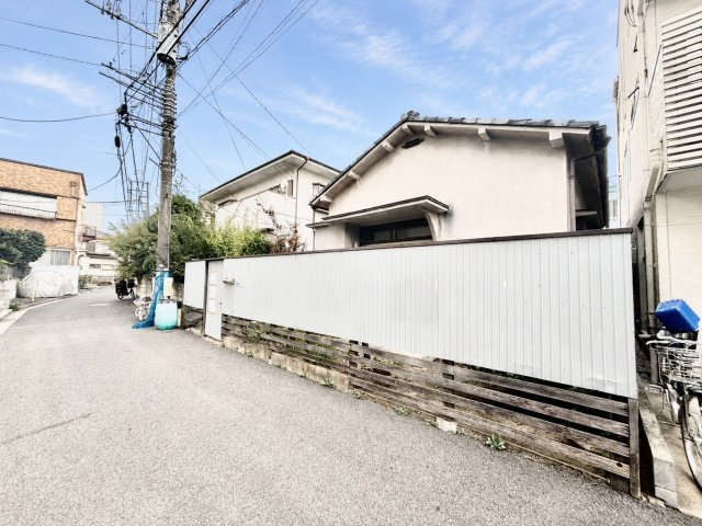【TOKYO BASE】板橋区大谷口1丁目　建築条件無し売地の外観|2026.08.01撮影

現地ご見学希望・資料請求などお気軽にお問い合わせ下さい！
03-5990-5201