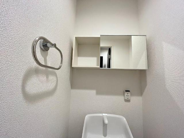 シエスタ河原町のトイレ|ミラーキャビネット
