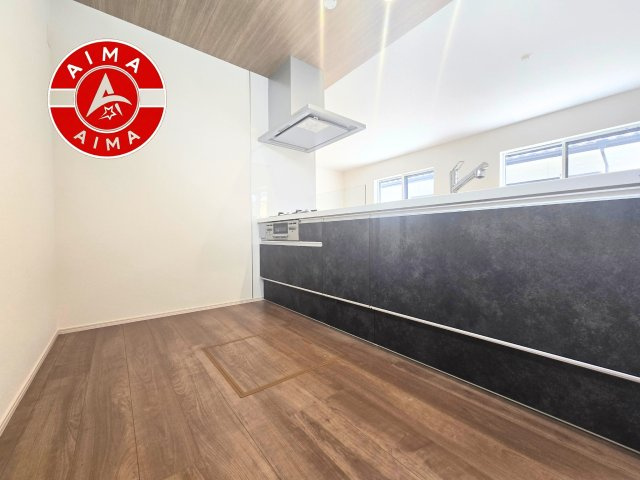 福岡市南区皿山3丁目第3-4棟（2号棟）の内観：施工例|ダイニングテーブルへの配膳がラクラク、お料理はかどるカウンター付きシステムキッチン！