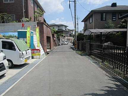 東区中山鏡が丘の前面道路含む現地写真