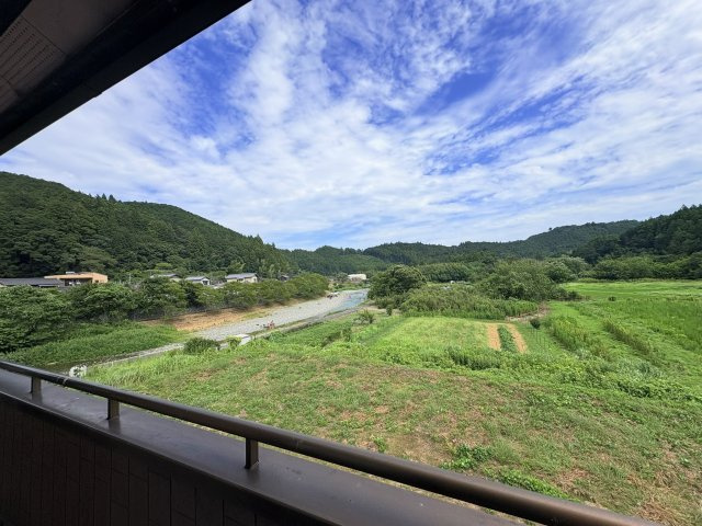 売中古戸建　天竜区両島の展望|緑豊かな周辺環境がこの物件の大きな魅力ですね。夏は川遊び徒歩1分です。
