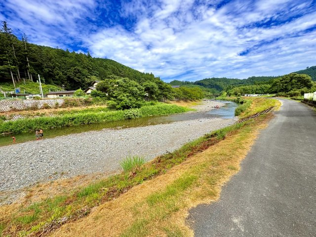 売中古戸建　天竜区両島の周辺|徒歩1分で川遊びあり。自然豊かな環境がのびのび暮らすことができますね。