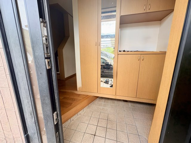 売中古戸建　天竜区両島の玄関|収納スペースの多い玄関。