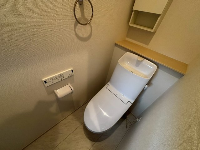 膝折町３丁目戸建てのトイレ