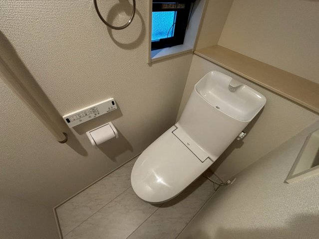 膝折町３丁目戸建てのトイレ