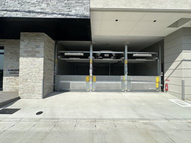 S-RESIDENCE野並駅前broadの駐車場|駐車場に車を止められます