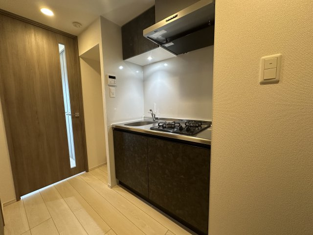 S-RESIDENCE野並駅前broadのキッチン|コンパクトなキッチンで掃除もラクラク