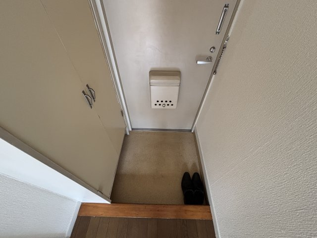 ウィンパールマンションの玄関