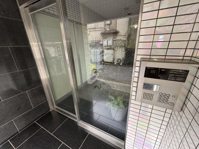ウィンパールマンションのエントランス