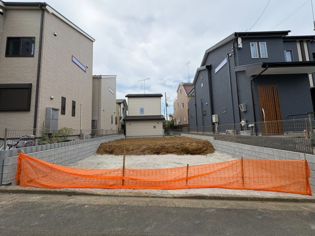 《仲介手数料半額》朝霞市根岸台35期の前面道路含む現地写真