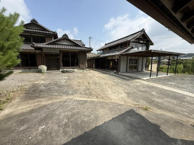 【駐車場】